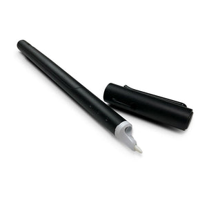 Close up of Blackboard Smart Pen featureing Carbon Copy technology with cap removed